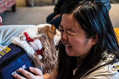 SEU student with therapy dog